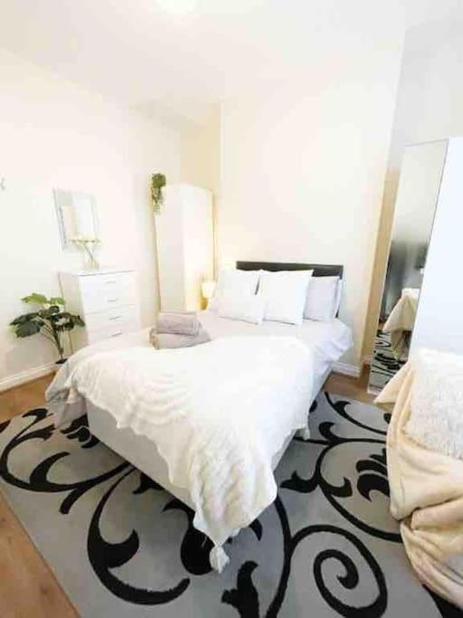 5 Bedroom, Sleeps 9 - Base To Explore Liverpool And Beyond Eksteriør billede