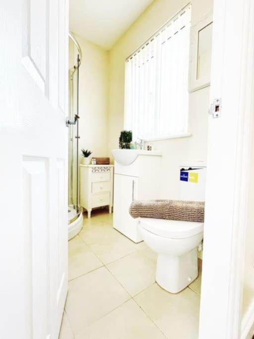 5 Bedroom, Sleeps 9 - Base To Explore Liverpool And Beyond Eksteriør billede