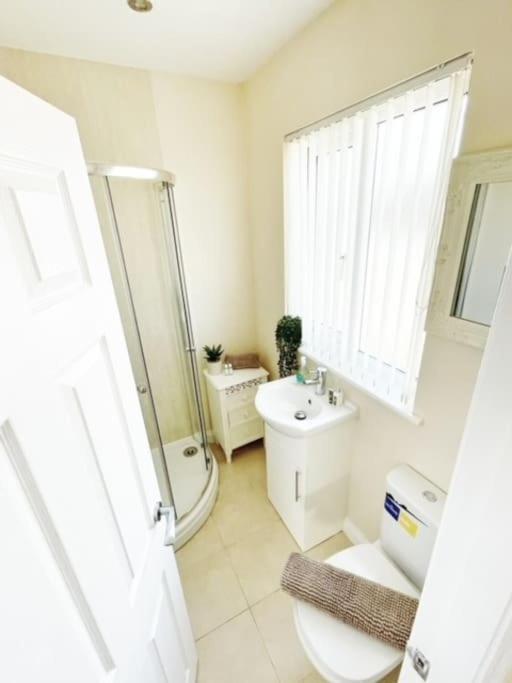 5 Bedroom, Sleeps 9 - Base To Explore Liverpool And Beyond Eksteriør billede