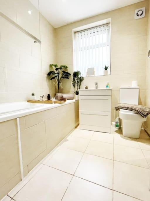 5 Bedroom, Sleeps 9 - Base To Explore Liverpool And Beyond Eksteriør billede