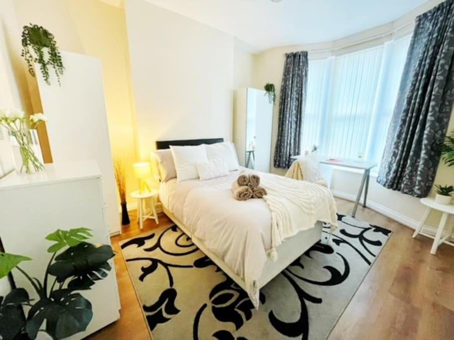 5 Bedroom, Sleeps 9 - Base To Explore Liverpool And Beyond Eksteriør billede