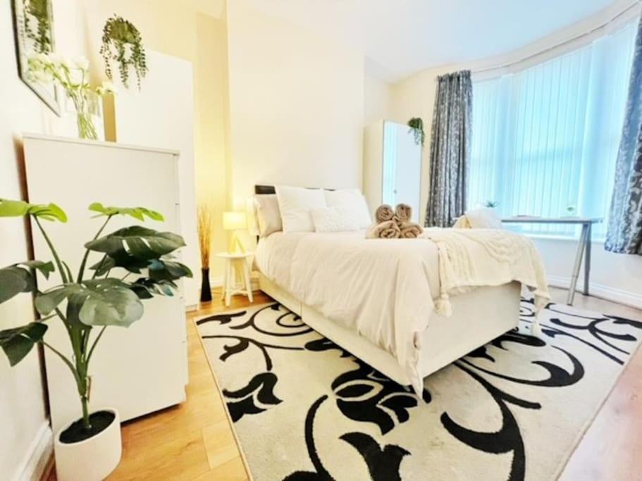 5 Bedroom, Sleeps 9 - Base To Explore Liverpool And Beyond Eksteriør billede