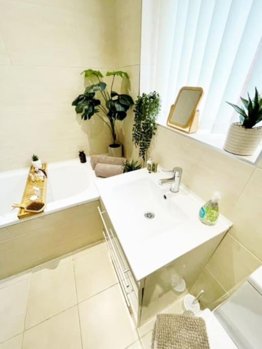 5 Bedroom, Sleeps 9 - Base To Explore Liverpool And Beyond Eksteriør billede