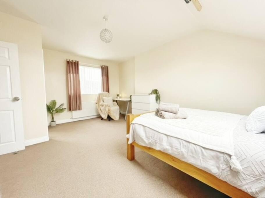 5 Bedroom, Sleeps 9 - Base To Explore Liverpool And Beyond Eksteriør billede